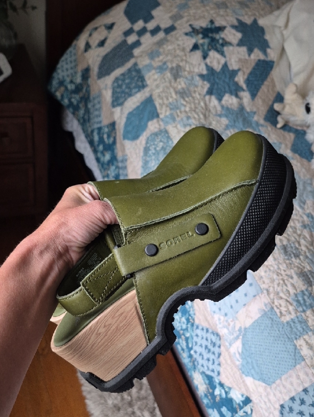 Sorel Roam'n Clog in Olive and Black - Picture 6 of 7